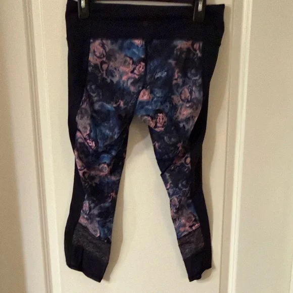 Lululemon Athletica Abstract Blue and Pink Leggings - Picture 5 of 9